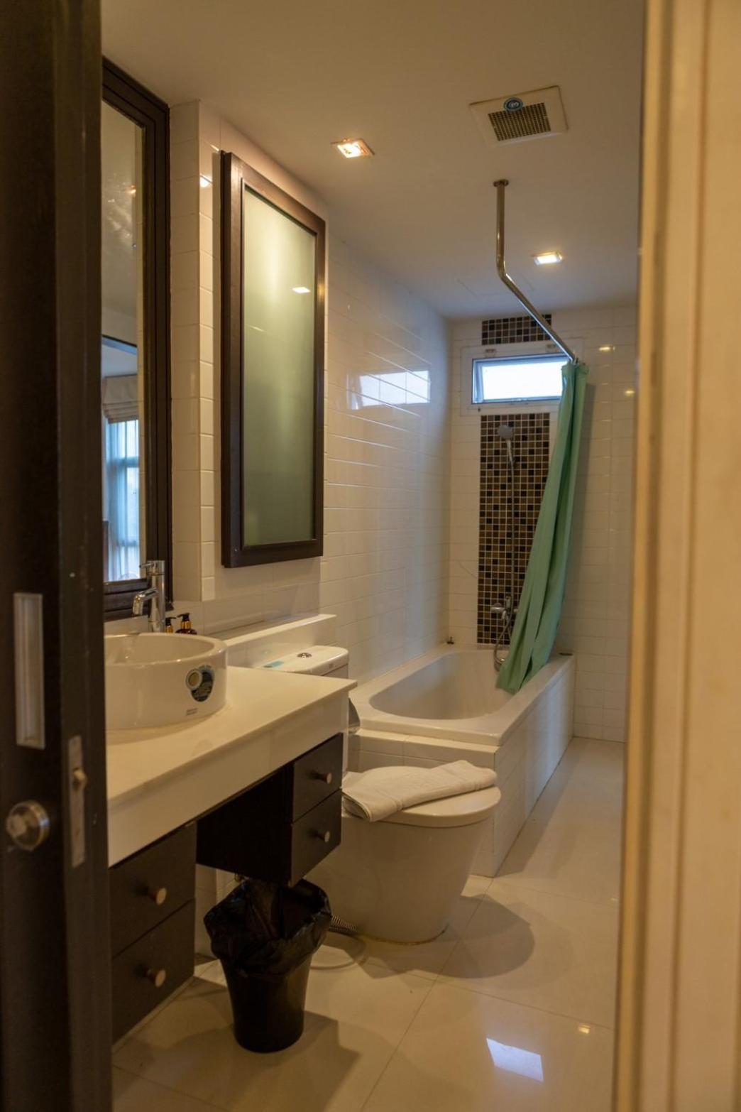 P Villa Lamoon Thonglor Bangkok Bagian luar foto